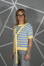 Maglione giallo e azzurro