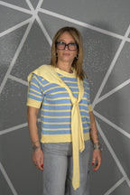 Maglione giallo e azzurro